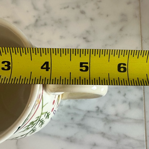 🌲 Hand-Painted Christmas Mug with Coordinating Plate - Picture 8 of 10